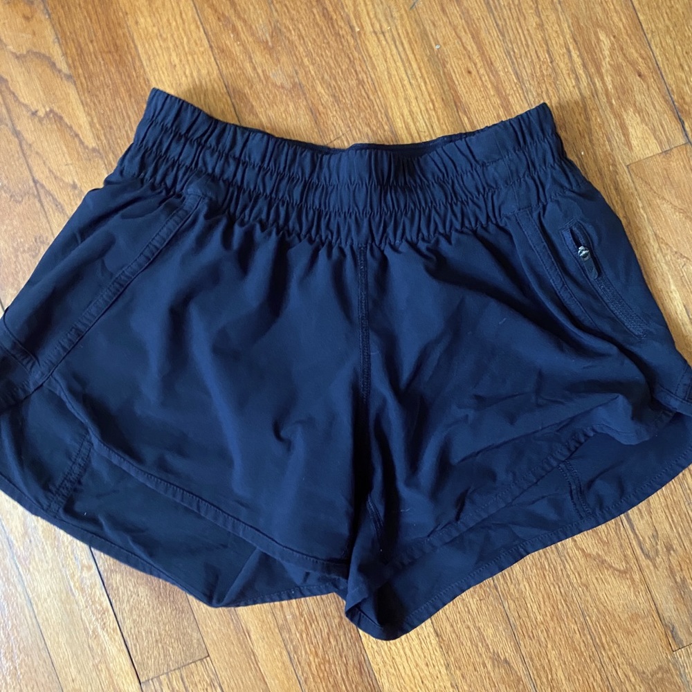 LULULEMON 5” Speed Up LR short. Lined
